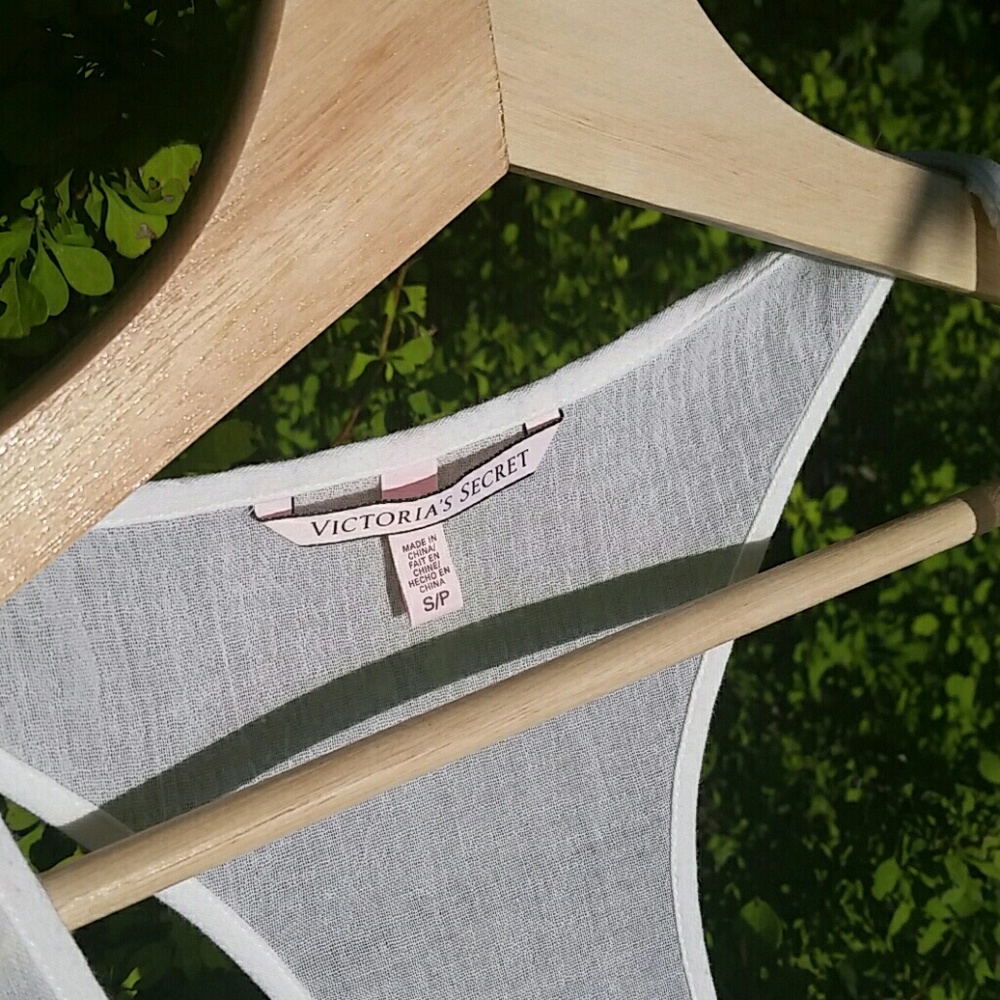 Victoria Secret ivory coverup - Picture 2 of 2